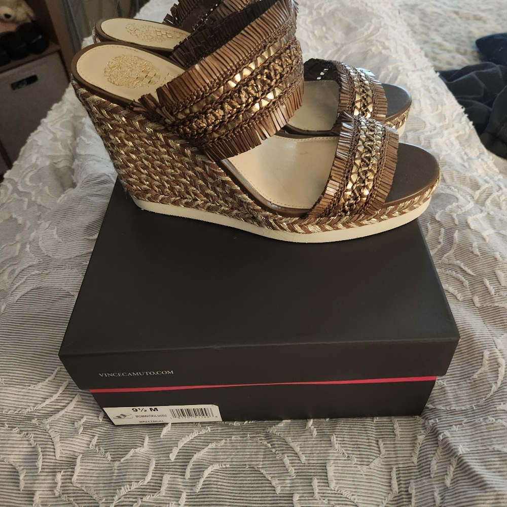Cream and gold Wedge sandals - Picture 3 of 5